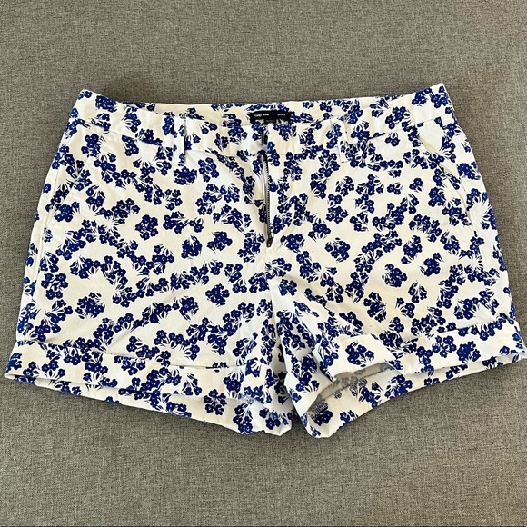 GAP Pants - Woman’s GAP Floral summer shorts